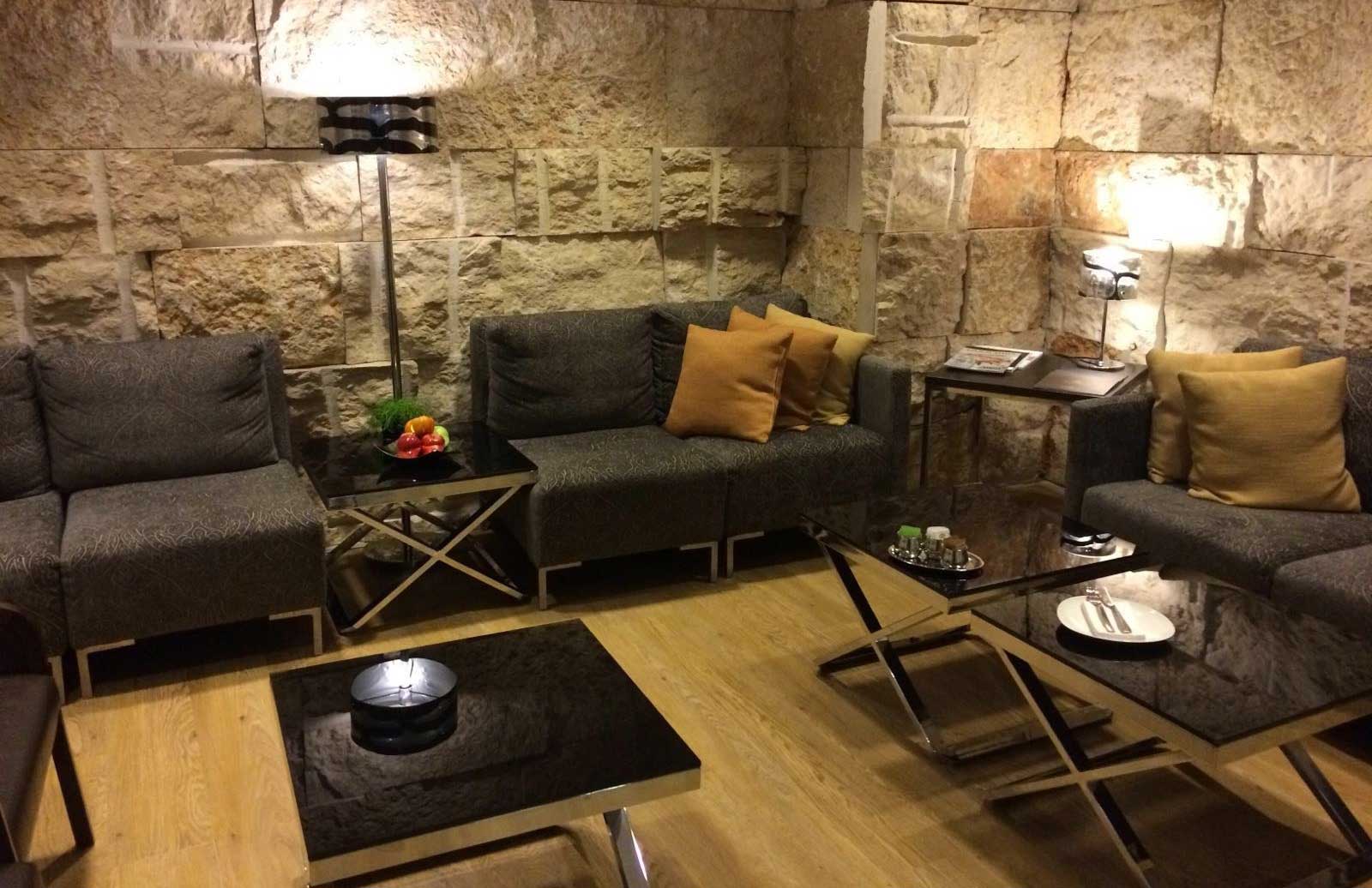 Dan Lounge Picture