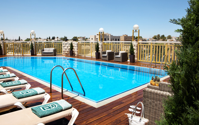 Roof-top swimming pool 