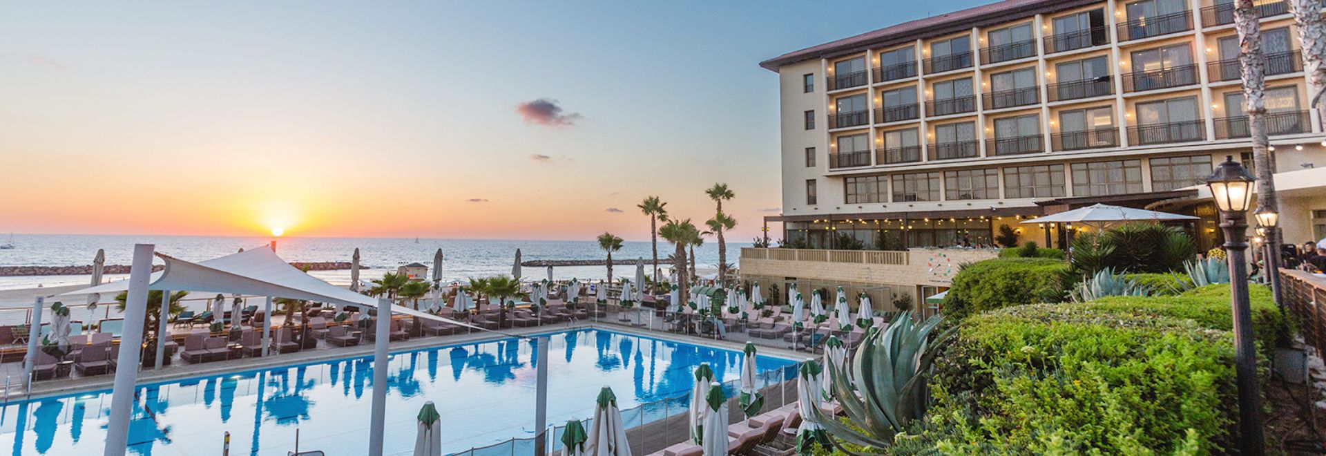 Dan Accadia pool and hotel 