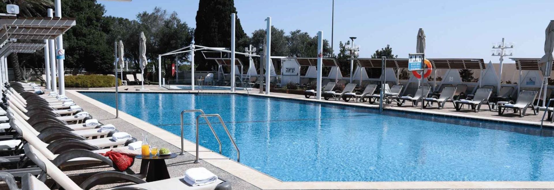  Dan Panorama Haifa swimming pool
