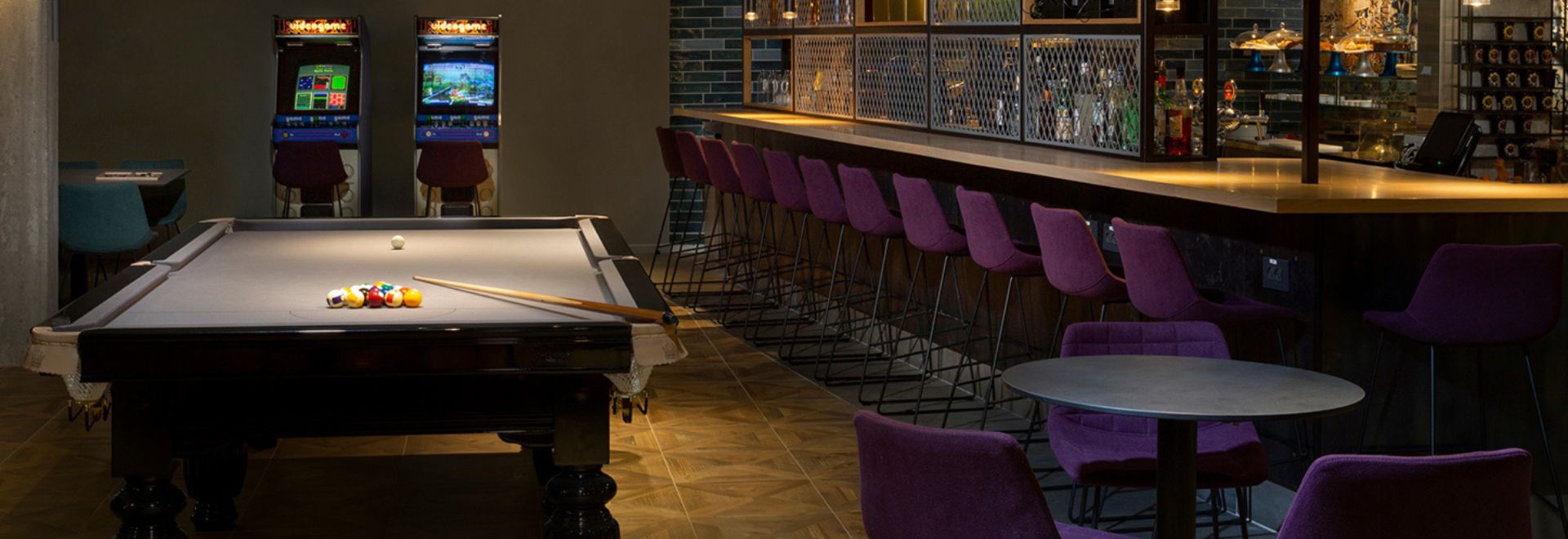 Link Hotel snooker table