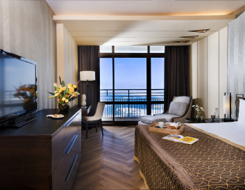 Executive Bay Triple Room picture