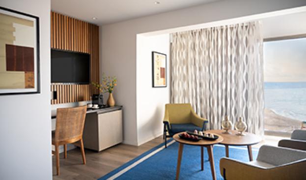 Deluxe main building suite