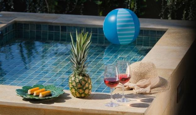 Garden Room with Outdoor Bathtub