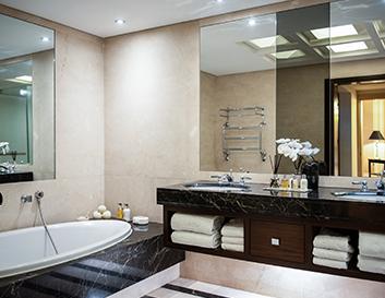 Deluxe Center Suite Picture