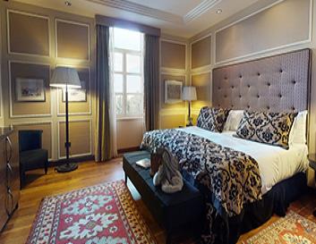 Deluxe Center Suite Picture