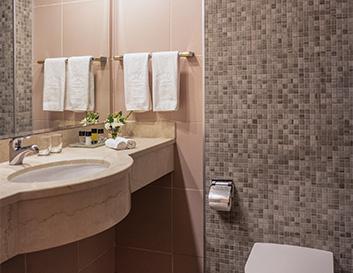 Superior Quadro Room picture